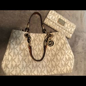 MICHAEL KORS satchel and wallet.